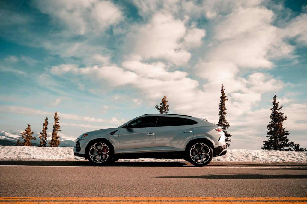 remaps crawley 9 silver lamborghini urus in snow